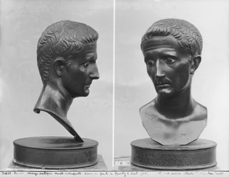 Zwei Ansichten einer Büste von Kaiser Augustus